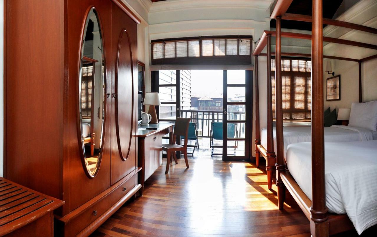 Avillion Port Dickson Hotel Exterior foto A room at the E and O